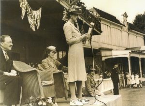 Princess Marina addressing Kent Land Girls